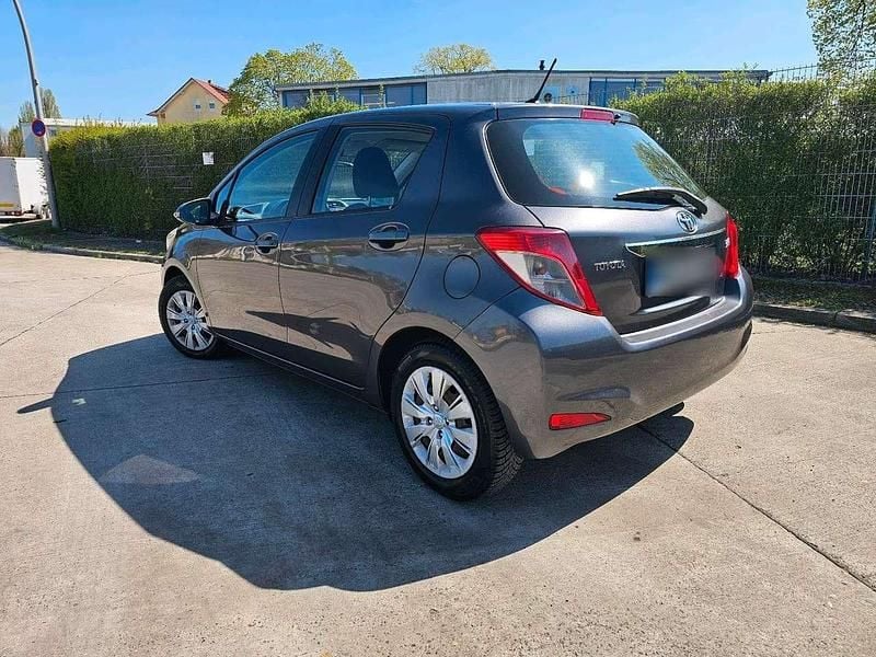 Gebraucht Toyota Yaris Multidrive S 99 PS (72 kW) 2012 Grau Kleinwagen