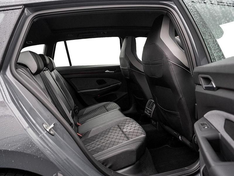 Gebraucht VW Golf VIII R-line 150 PS (110 kW) 2022 Delfingrau Kombi