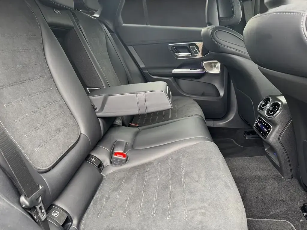 Gebraucht Mercedes GLC300e AMG 204 PS (150 kW) 2025 Schwarz SUV