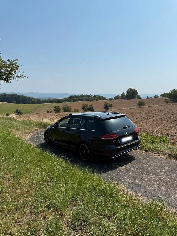 Gebraucht VW Golf VII Highline 150 PS (110 kW) 2018 Schwarz Kombi