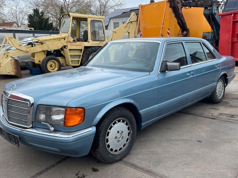 Blau Gebraucht 1986 Mercedes 560 Limousine | 12.900 € - Bild 1/4