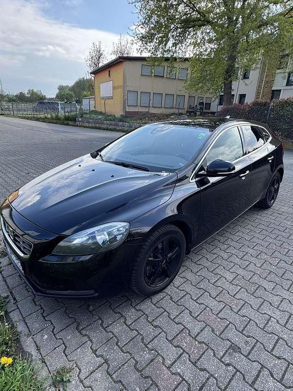 Gebraucht 2014 Volvo V40 Momentum Limousine | 9.500 € (Teuer) - Bild 1/4