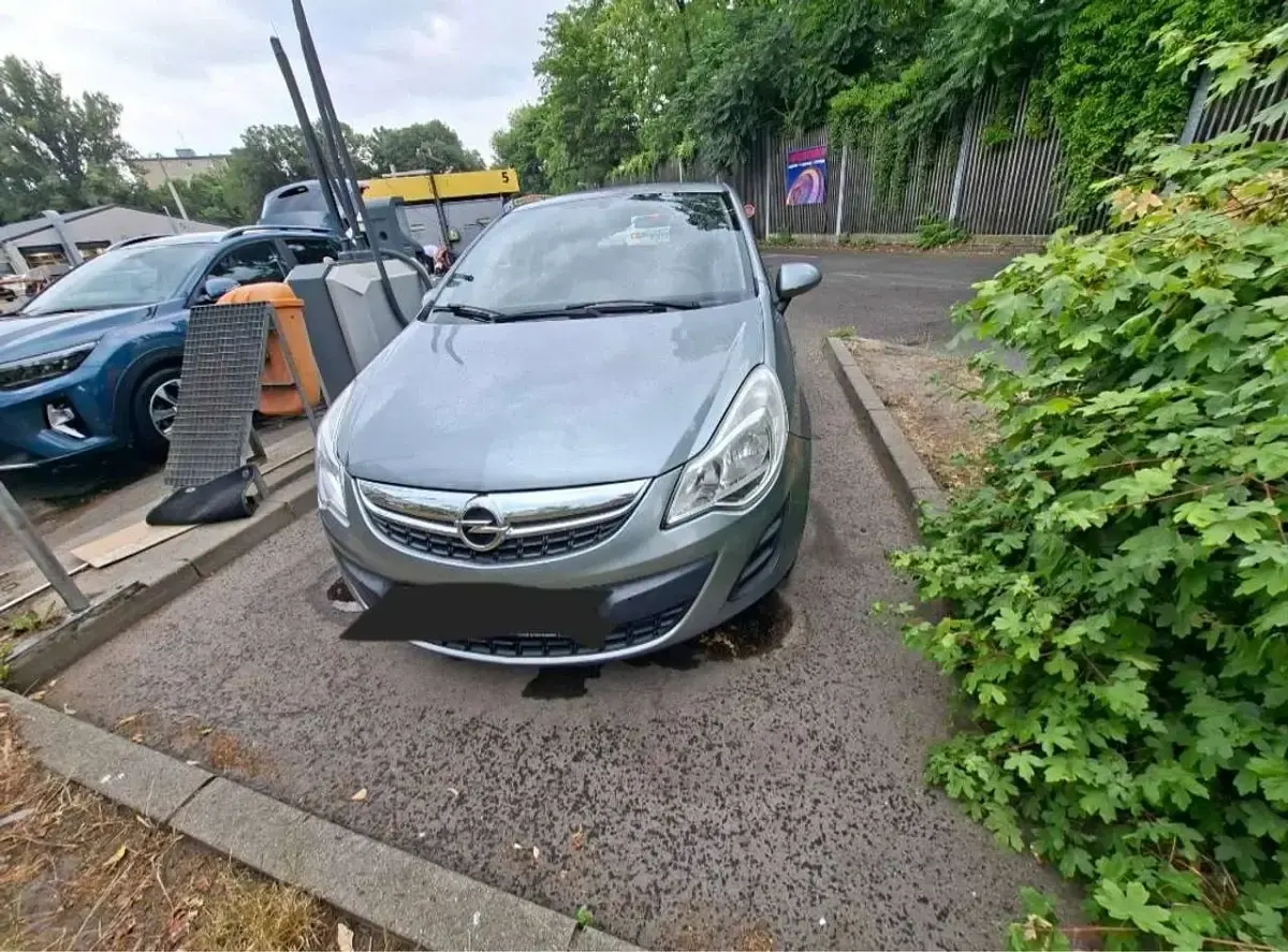 Gebraucht Opel Corsa Active 87 PS (63 kW) 2013 Silber Kleinwagen