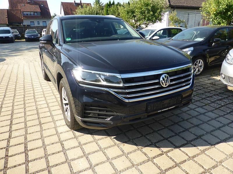 Blau Gebraucht 2018 VW Touareg SUV | 29.990 € (Fairer Preis) - Bild 1/4
