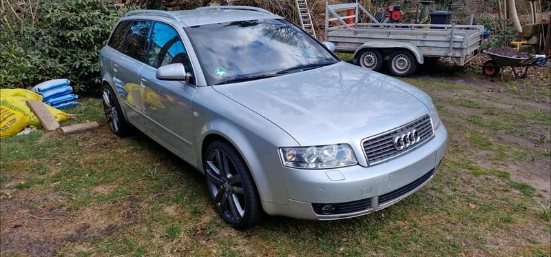 Silber Gebraucht 2003 Audi A4 Kombi | 1.399 € (Superpreis) - Bild 1/4