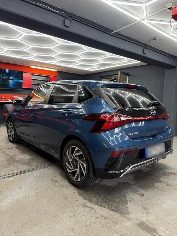 Gebraucht Hyundai i20 101 PS (74 kW) 2025 Blau Kleinwagen