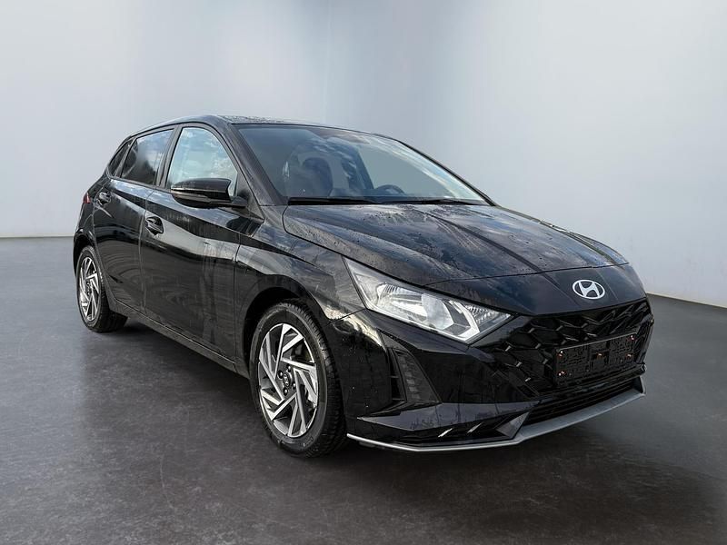 Phantom black metallic Neu 2025 Hyundai i20 Limousine | 19.620 € (Fairer Preis) - Bild 1/4