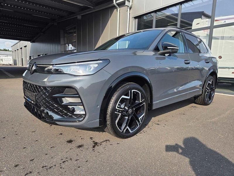 Grau Gebraucht 2025 VW Tiguan R-line SUV | 47.880 € (Fairer Preis) - Bild 1/4