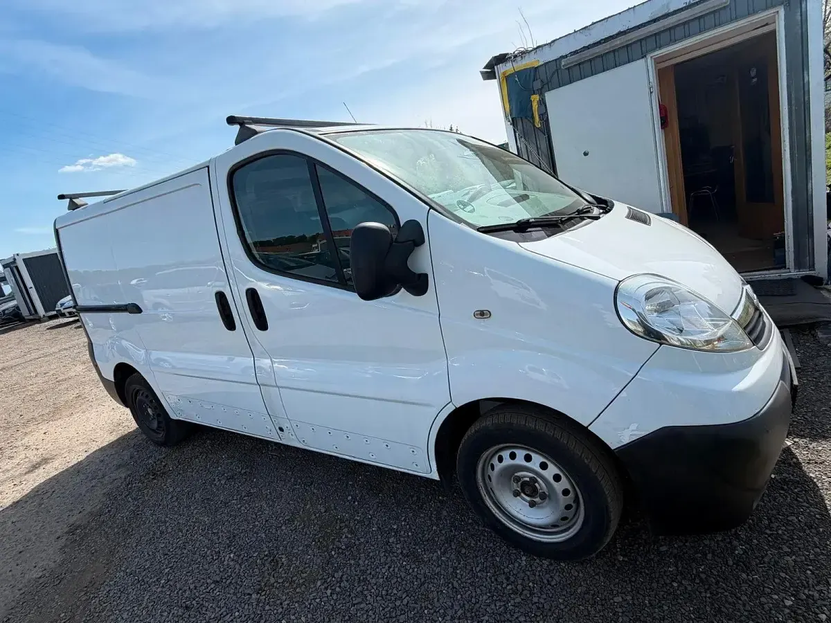 Używany Opel Vivaro 114 KM (83 kW) 2007 Biały Minivan