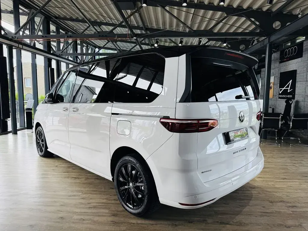 Gebraucht VW Multivan Edition 218 PS (160 kW) 2024 Candyweiã Van / Kleinbus