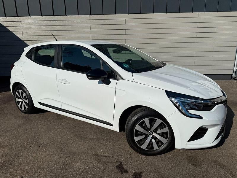 Gebraucht Renault Clio V Equilibre 67 PS (49 kW) 2023 Weiß Limousine