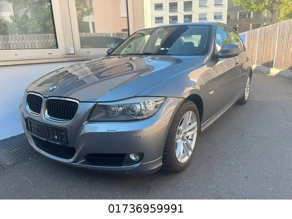 Gebraucht BMW 318 Comfort Edition 143 PS (105 kW) 2011 Grau Limousine