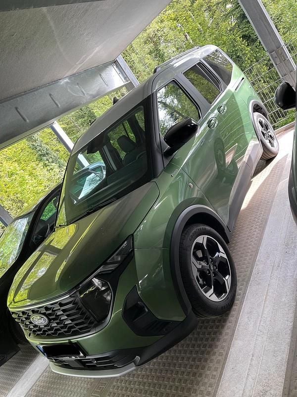 Grün Gebraucht 2024 Ford Tourneo Active Kombi | 26.900 € (Fairer Preis) - Bild 1/2