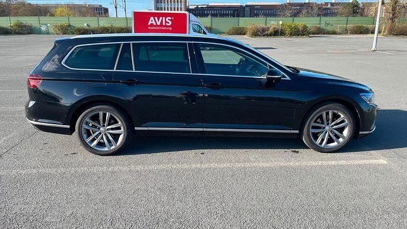Gebraucht VW Passat Elegance 190 PS (139 kW) 2019 Schwarz Kombi