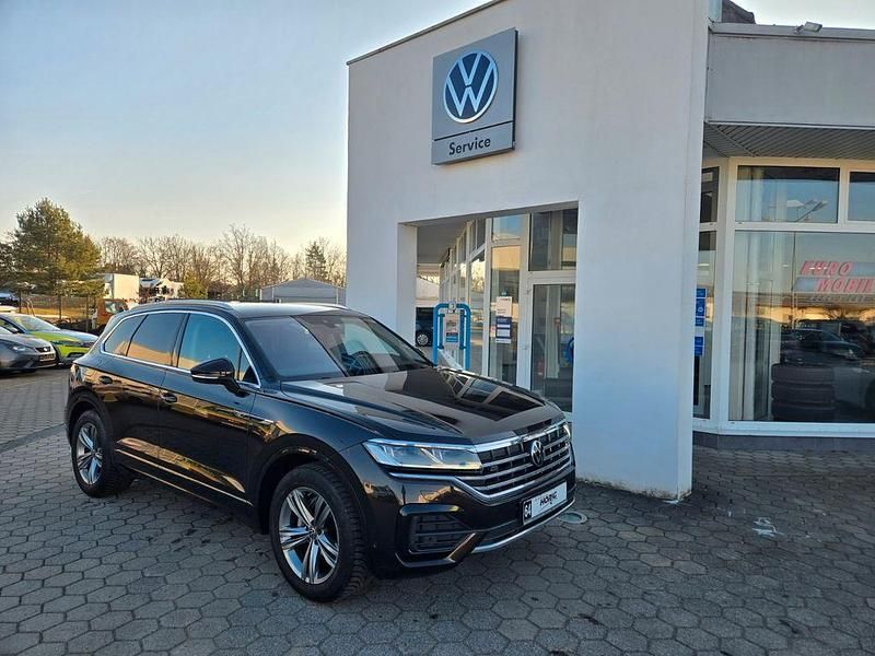 Braun Gebraucht 2022 VW Touareg Elegance SUV | 47.990 € (Fairer Preis) - Bild 1/4