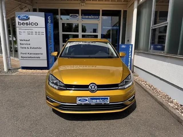 Używany VW Golf VII Join 150 KM (110 kW) 2018 Żółty Sedan/Limuzyna