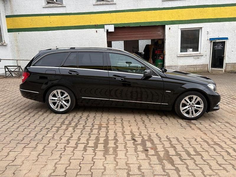 Gebraucht Mercedes C180 120 PS (88 kW) 2011 Schwarz Kombi