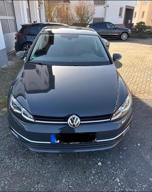 Gebraucht VW Golf VII Highline 150 PS (110 kW) 2019 Grau Limousine