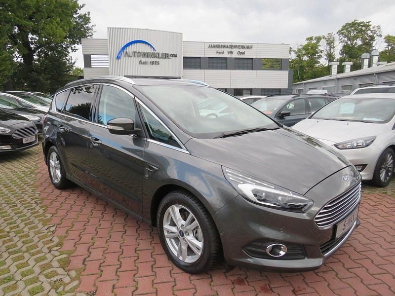 Schwarz Gebraucht 2018 Ford S-MAX Titanium Van / Kleinbus | 16.888 € (Fairer Preis) - Bild 1/1