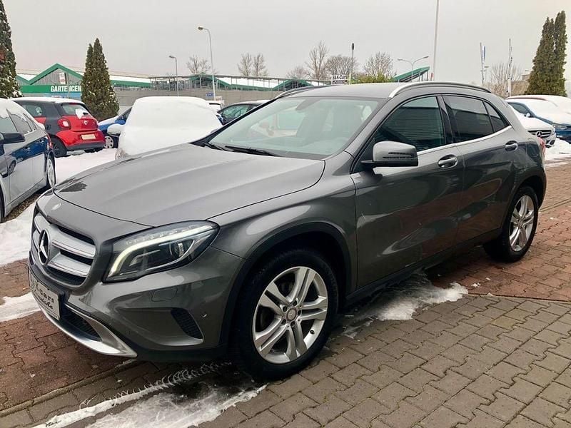 Gebraucht Mercedes GLA200 136 PS (100 kW) 2016 Grau SUV