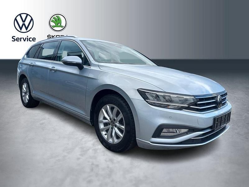 Silber Gebraucht 2023 VW Passat Business Kombi | 25.770 € (Guter Preis) - Bild 1/4