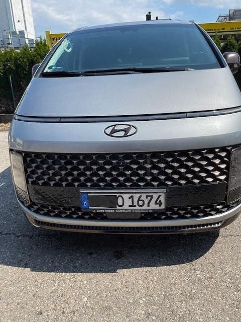 Gebraucht Hyundai Staria Signature 177 PS (130 kW) 2022 Silber Van / Kleinbus