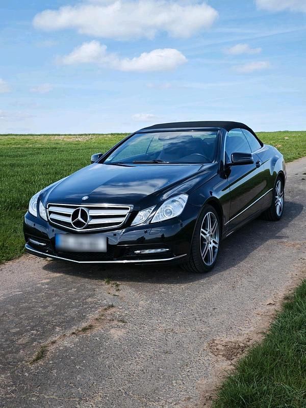 Gebraucht Mercedes E250 204 PS (150 kW) 2012 Schwarz Cabrio