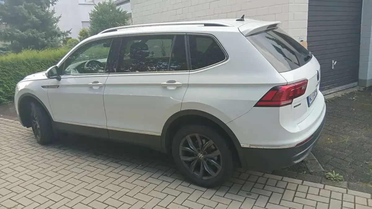 Gebraucht VW Tiguan Allspace Life 150 PS (110 kW) 2023 Weiß SUV