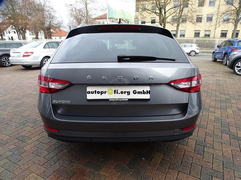 Używany Skoda Superb 200 KM (147 kW) 2023 Szary Sedan/Limuzyna