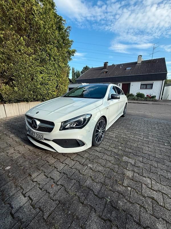 Weiß Gebraucht 2018 Mercedes CLA180 Edition Limousine | 17.990 € (Guter Preis) - Bild 1/4