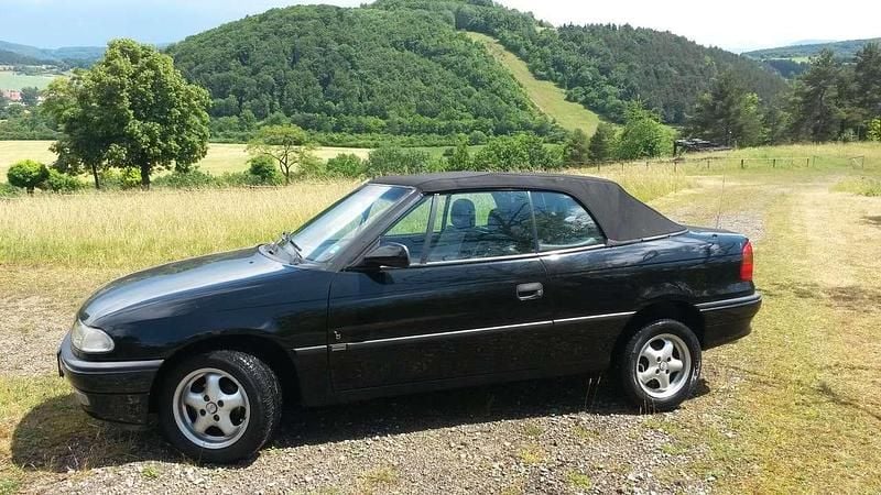 Gebraucht Opel Astra Cabriolet Edition 71 PS (52 kW) 1996 Schwarz Cabrio