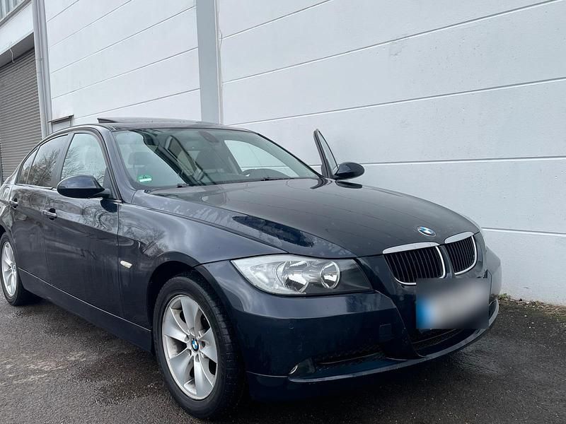 Gebraucht BMW 320 163 PS (119 kW) 2007 Blau Limousine