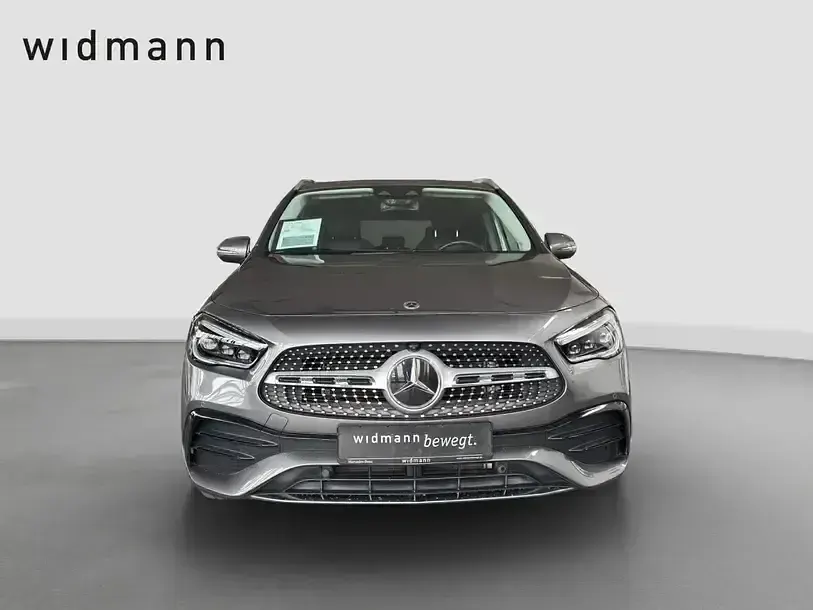 Gebraucht Mercedes GLA200 AMG line 150 PS (110 kW) 2023 Mountain grau metallic SUV