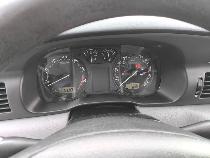 Silber Gebraucht 2004 Skoda Octavia Kombi | 990 € (Guter Preis) - Bild 1/4