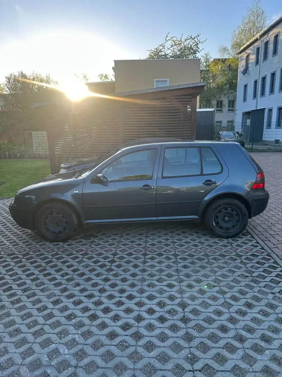 Gebraucht VW Golf IV 101 PS (74 kW) 2002 Grau Kleinwagen