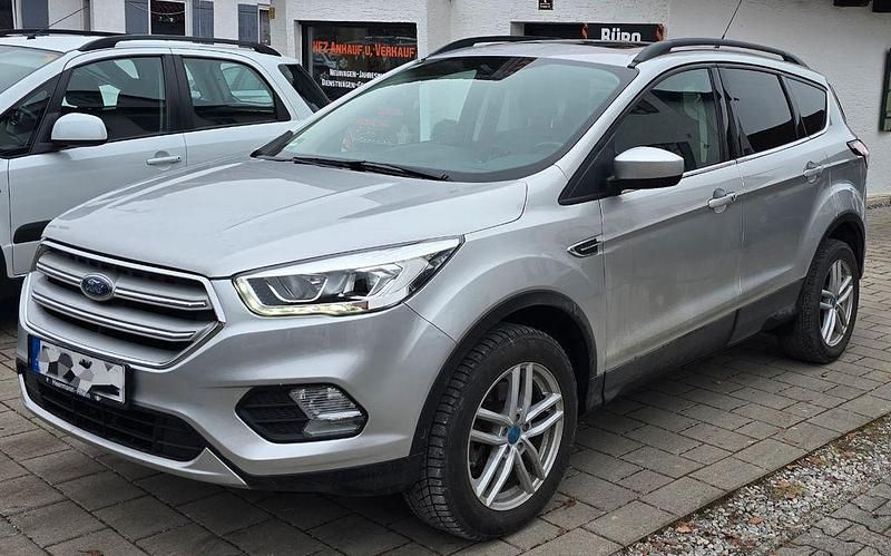 Gebraucht Ford Kuga Titanium 182 PS (133 kW) 2019 Silber SUV