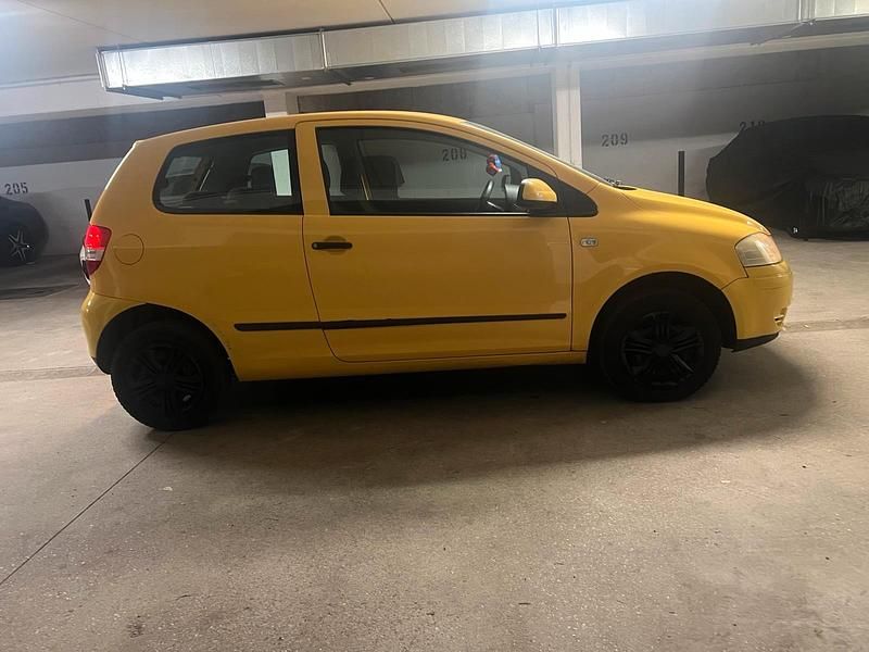 Gebraucht VW Fox 54 PS (39 kW) 2005 Gelb Kleinwagen