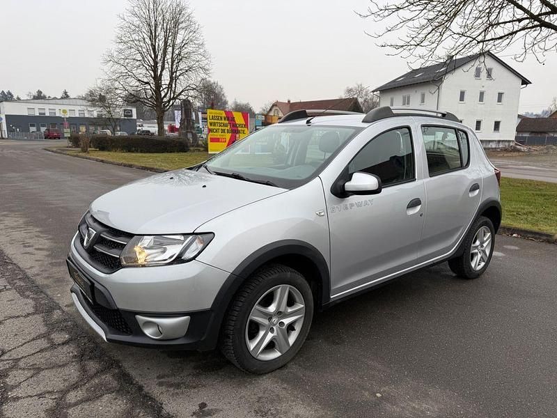 Gebraucht Dacia Sandero Prestige 90 PS (66 kW) 2015 Silber Limousine