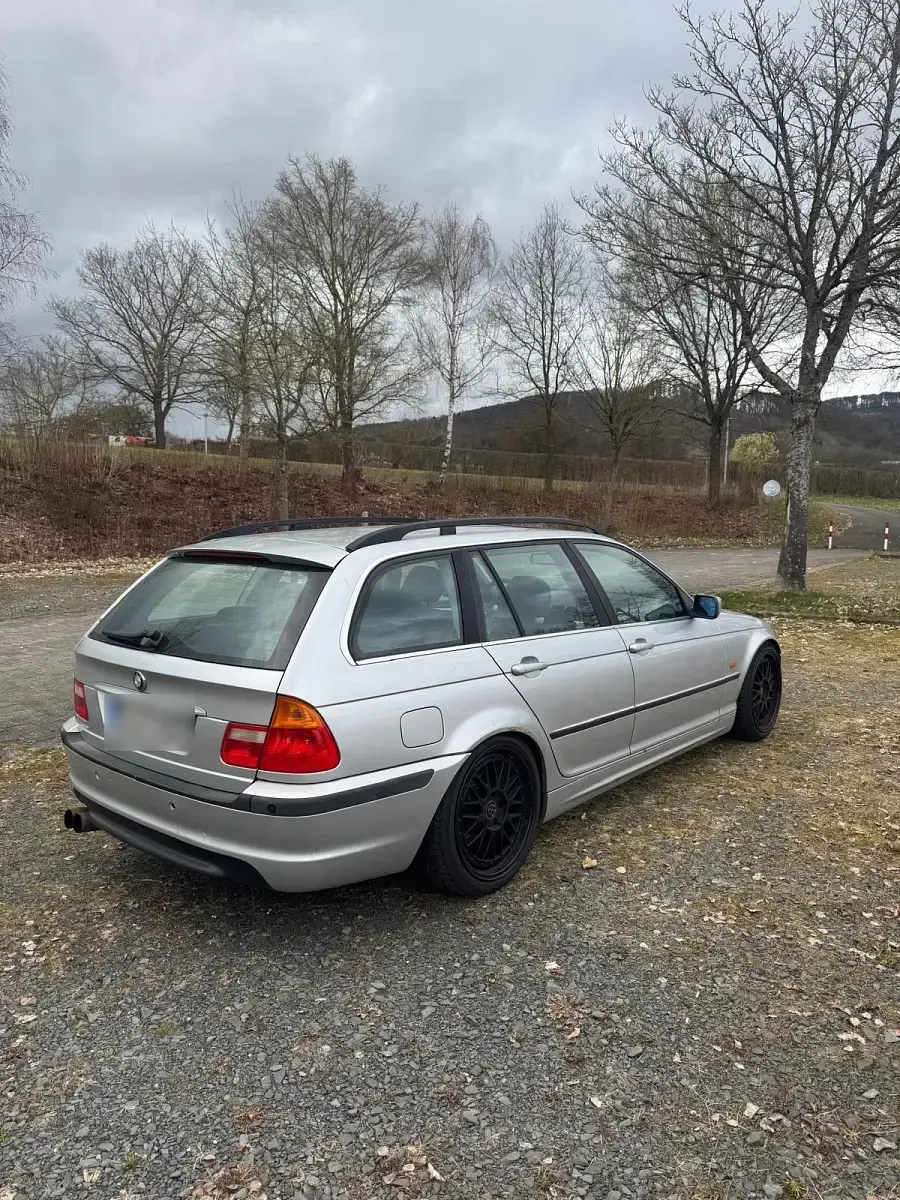 Gebraucht BMW 328 193 PS (141 kW) 2001 Silber Kombi