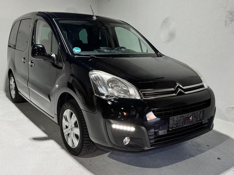Schwarz Gebraucht 2017 Citroën Berlingo SELECTION Van / Kleinbus | 8.650 € (Fairer Preis) - Bild 1/4