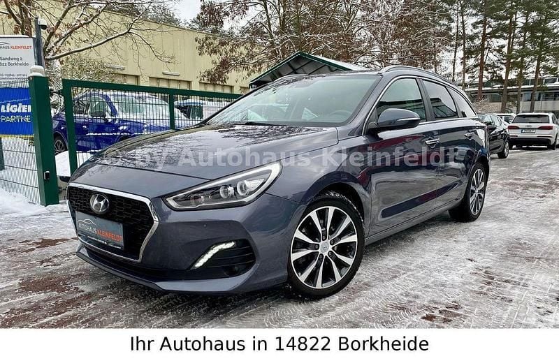 Grau Gebraucht 2018 Hyundai i30 Premium Kombi | 15.990 € (Fairer Preis) - Bild 1/4