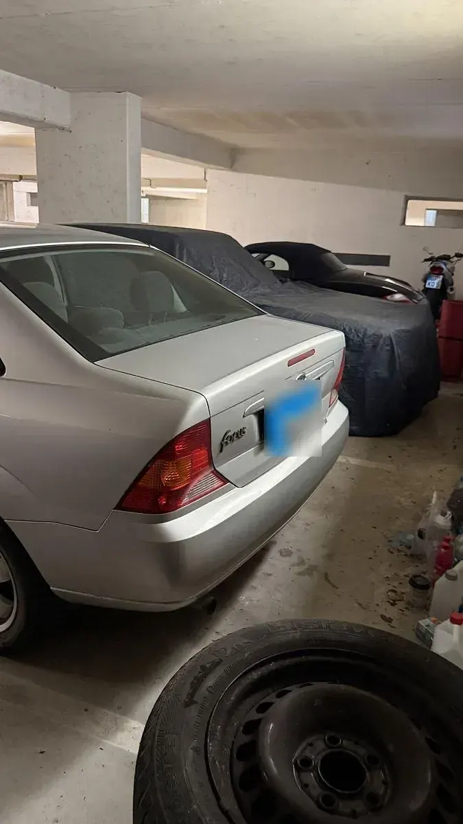 Gebraucht Ford Focus Ghia 101 PS (74 kW) 2000 Silber Limousine