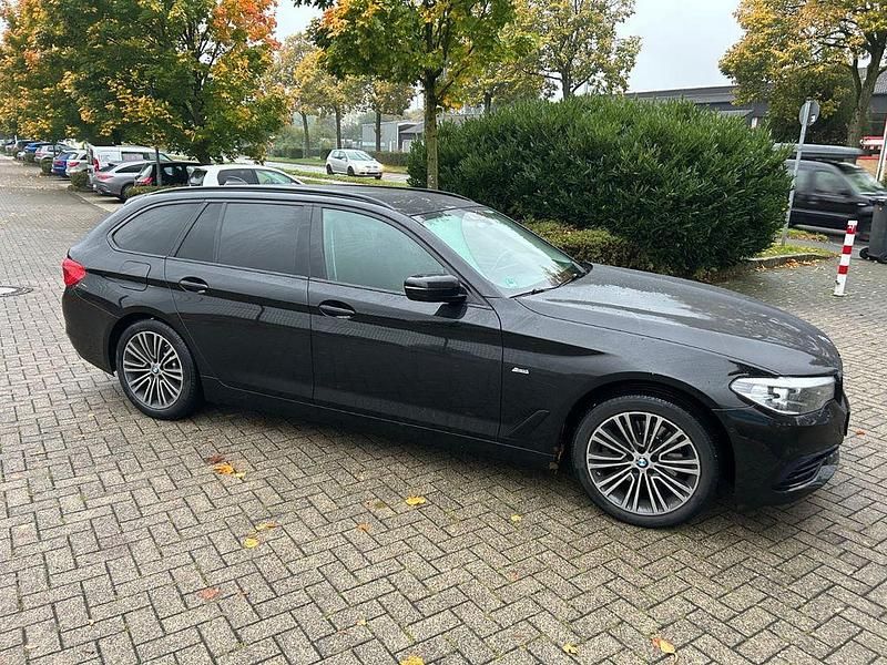 Schwarz Gebraucht 2017 BMW 520 Sport Line Kombi | 20.650 € (Fairer Preis) - Bild 1/4