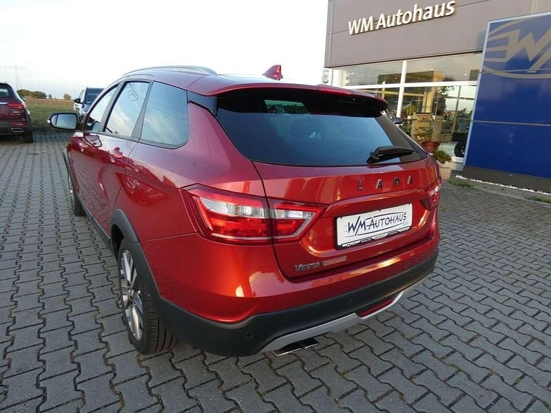 Gebraucht Lada Vesta 102 PS (75 kW) 2019 Rot Kombi