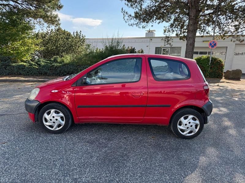 Rot Gebraucht 2000 Toyota Yaris Limousine | 399 € (Superpreis) - Bild 1/4