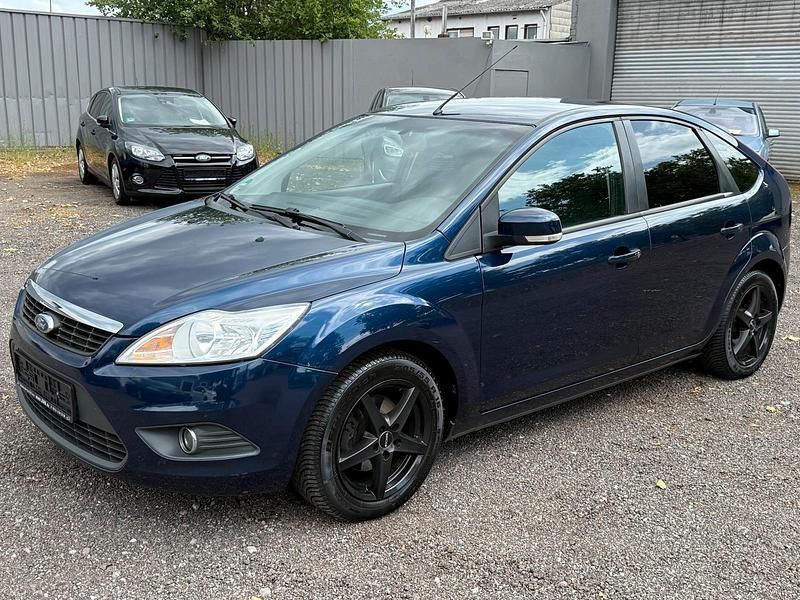 Blau Gebraucht 2011 Ford Focus Limousine | 4.900 € (Fairer Preis) - Bild 1/4