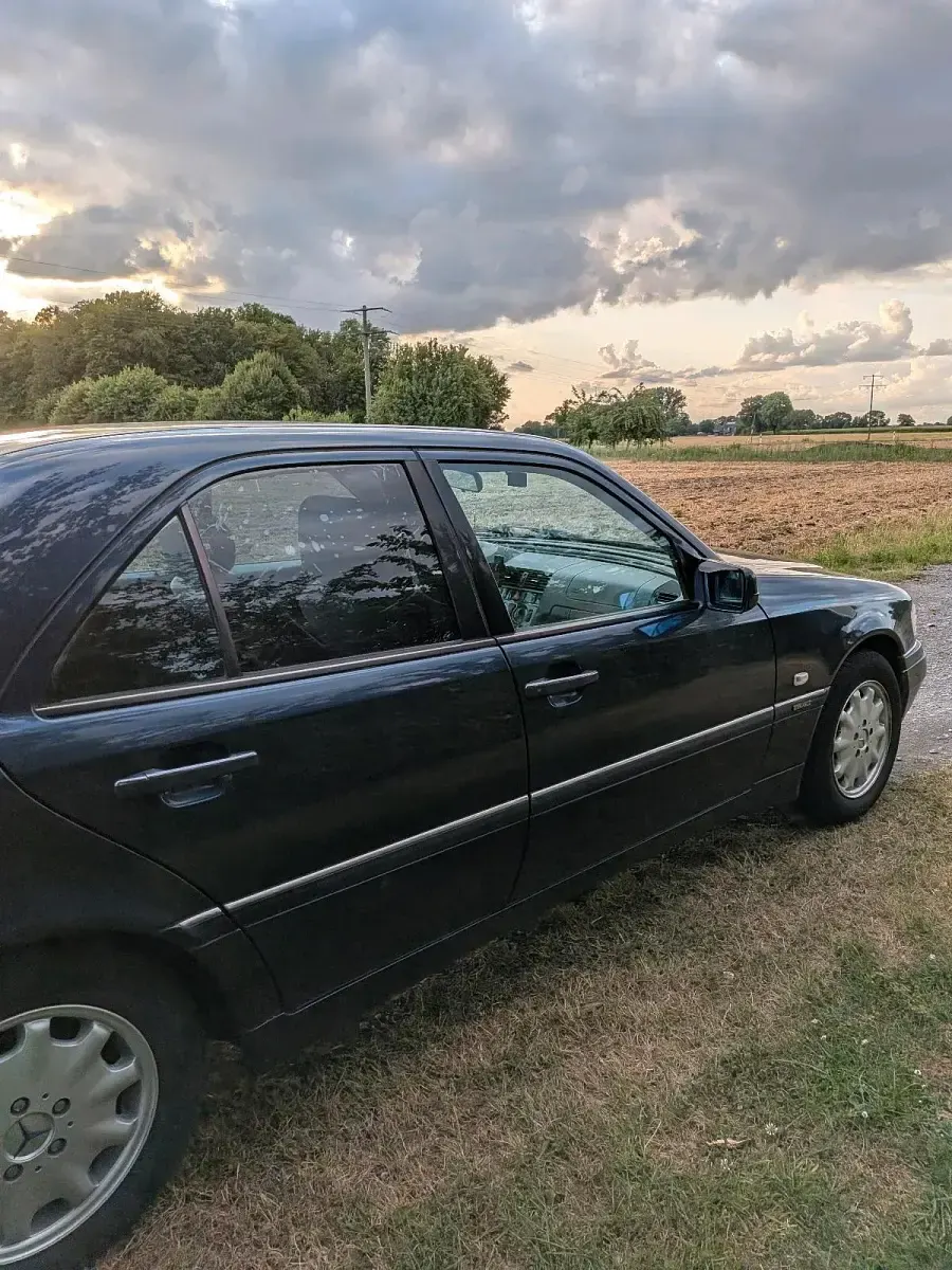 Gebraucht Mercedes C200 136 PS (100 kW) 1998 Blau Limousine