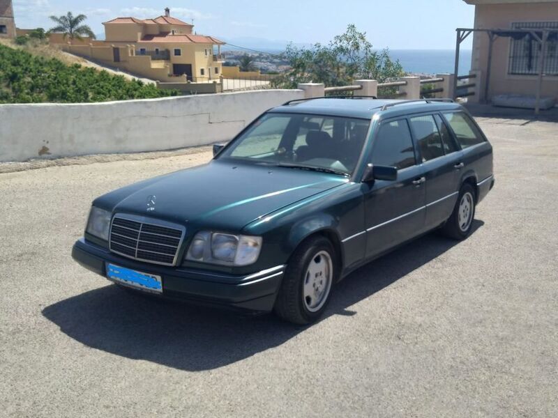 Grün Gebraucht 1995 Mercedes E280 Kombi | 6.100 € - Bild 1/4
