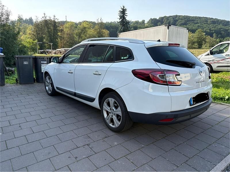 Weiß Gebraucht 2011 Renault Mégane GrandTour Kombi | 3.300 € - Bild 1/4