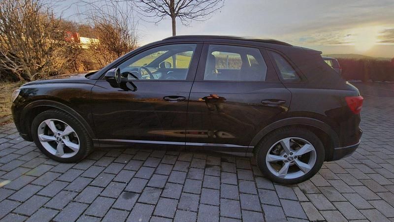 Schwarz Gebraucht 2020 Audi Q3 Ambiente SUV | 26.500 € (Superpreis) - Bild 1/4
